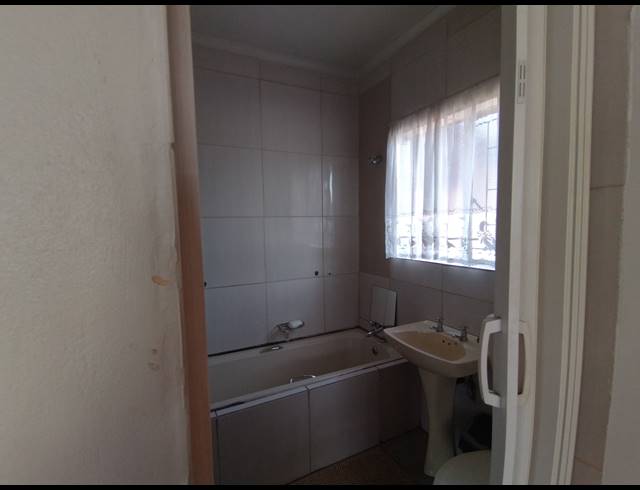 3 BEDROOM FREEHOLD FOR SALE IN TASBET PARK EXT 1